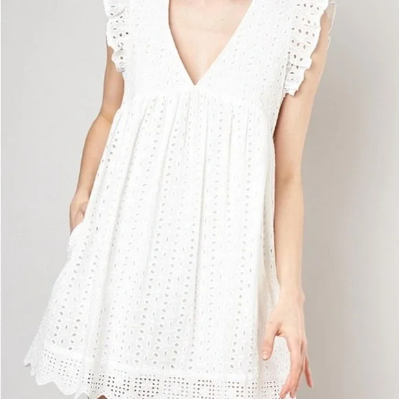 chinese dress ladies Lady Black Tie - Medindie Dress - White Lace Open Back Dress main image 0